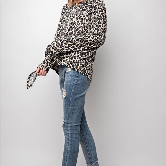 ⭐️Only 1 Left⭐️NWT Here Me Roar Top - Picture 5 of 5